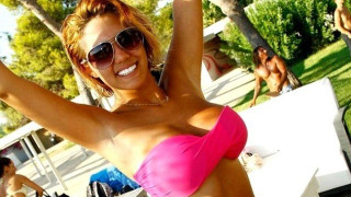 Όταν η Σάσα Μπάστα φοράει το μαγιό της!           (pics)