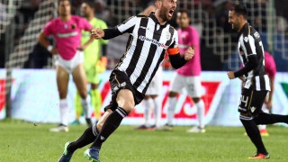 Επτά χρόνια... «πελάτισσα»                (videos)