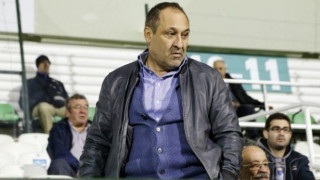 Σε                        ξένο                      αχυρώνα…