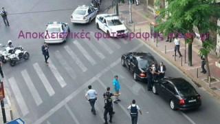 Φωτογραφίες από τη μεταφορά του Λουκά Παπαδήμου στο νοσοκομείο