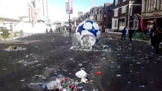 Πόλη-χωματερή      το    Κάρντιφ    μετά   τον    τελικό