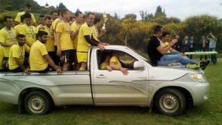 Πήραν πρωτάθλημα και έκαναν γύρο του θριάμβου σε... Ντάτσουν! (ΒΙΝΤΕΟ)