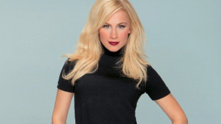 Η Νάντια Μπουλέ τόπλες και με το... μέλι να ρέει πάνω της! (ΦΩΤΟ)