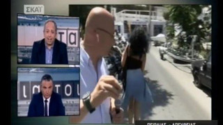 Δημοσιογράφος του ΣΚΑΪ έπαθε «ζημιά» με περαστική, σε ζωντανή σύνδεση!