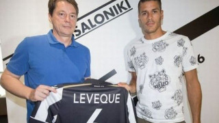 Ονειρα  θερινής νυκτός,  ή απλώς  αργούν οι βόμβες;