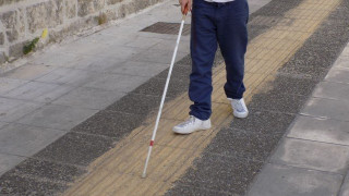 Οδηγός όδευσης τυφλών μαθητών σε σχολείο του Ωραιοκάστρου