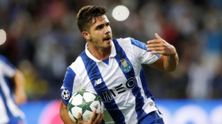 Ενισχύεται με                     Αντρέ Σίλβα η Μίλαν