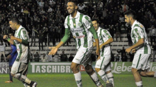 Στο Χ η Λάχτι,  στο Χ η Ολ Μπόις,  στο Χ και η Λοντρίνα