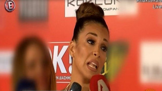 Έξαλλη η Ελένη Χατζίδου: «Δεν επιβεβαίωσα ποτέ ότι χώρισα» (ΒΙΝΤΕΟ)