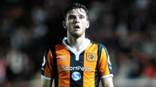 «Κλεινει»                  αριστερό μπακ η Λίβερπουλ