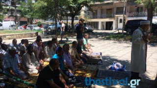 Δημόσια προσευχή Μουσουλμάνων στη Θεσσαλονίκη (ΒΙΝΤΕΟ)