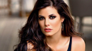 «Ζαλίζει» η Μαρία Κορινθίου  με το σέξι μπικίνι της   (ΦΩΤΟ)