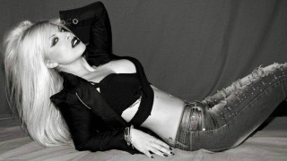 Debbina, η                     σούπερ σέξι Θεσσαλονικιά DJ!