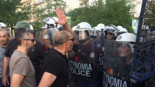 Θεσσαλονίκη - ΤΩΡΑ: Ένταση μεταξύ ΜΑΤ & διαδηλωτών στην παραλιακή