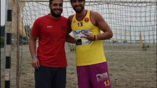 Δύο «Αετοί» το γύρισαν απ’ το ποδόσφαιρο… στο beach handball (vid)