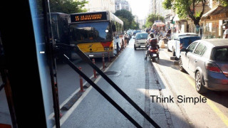 Θεσσαλονίκη: Οδηγός Ι.Χ. μπήκε στην αντίθετη λωρίδα στην Ερμού (ΦΩΤΟ)