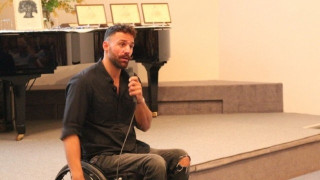 Αντώνης Τσαπατάκης: «Θέλω να με δουν οι δικοί μου να χορεύω πεντοζάλη»