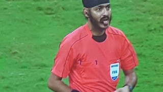 Σφύριξε το φιλικό Τσέλσι - Ίντερ φορώντας τουρμπάνι (pics)