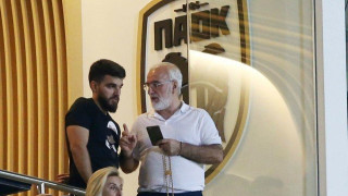 Πρώην παίκτης του Ολυμπιακού στη σουίτα του Σαββίδη (vid)