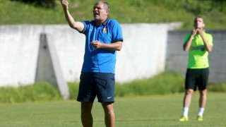 Ξεκινάει με...   φουλ      επίθεση    ο      Σπανός