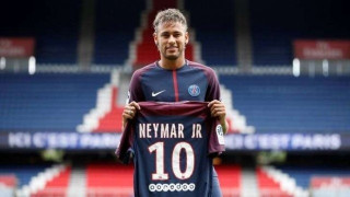 Έξαλλοι στη Μπαρτσελόνα! Γι' αυτό δεν φεύγει η μπλε κάρτα του Νεϊμάρ