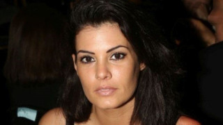 Η Μαρία Κορινθίου προκαλεί εγκεφαλικά με το κόκκινο μπικίνι της (ΦΩΤΟ)