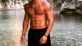 Ο Έλληνας γόης που ξετρελαίνει τις θαυμάστριές του (ΦΩΤΟ)