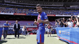 Τα έκανε... μούσκεμα στην πρώτη του παρουσίαση ο Παουλίνιο!