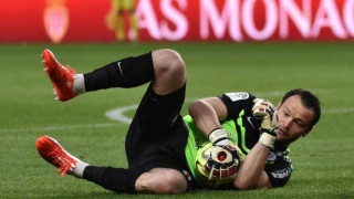 «Ντου» οπαδών στη Γαλλία μετά από βολέ τερματοφύλακα πάνω τους! (vids)