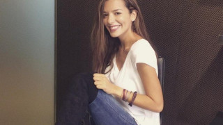 Κόβει την ανάσα η Νικολέττα Ράλλη με το μικροσκοπικό της μπικίνι!