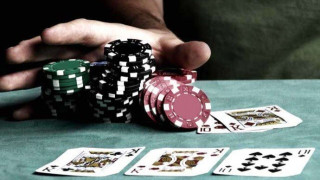 Πασίγνωστος Έλληνας τραγουδιστής: «Είμαι εθισμένος σε τζόγο & τσιγάρο»