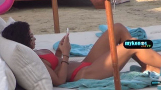 Η Ελένη Φουρέιρα στη Μύκονο με καυτό κόκκινο μπικίνι (ΒΙΝΤΕΟ)