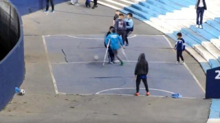 ΑΠΙΘΑΝΟ: Πιτσιρικάς με ένα πόδι πετυχαίνει απίστευτο γκολ (vid)