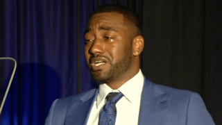 Συγκίνησε και «λύγισε» ο Ουόλ μιλώντας για τη μητέρα του (video)