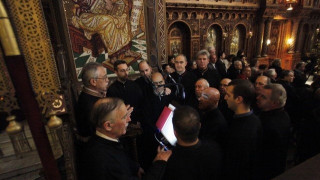 VIRAL: Ψάλτες τσακώθηκαν κατά τη διάρκεια της Θείας Λειτουργίας!