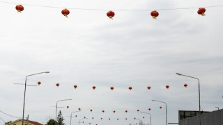 Θεσσαλονίκη: Πότε θα μαζευτούν τα κινέζικα φαναράκια από τους δρόμους