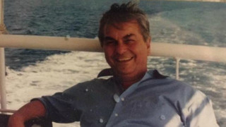 Πλήθος κόσμου στο τελευταίο αντίο στον Κώστα Εγγλέζο  (ΦΩΤΟ)