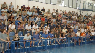 Ο Ηρακλής πάει στη μάχη     χωρίς όπλα και μπαλάσκες