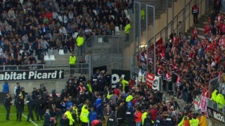 ΣΟΚ! Υποχώρησε το κιγκλίδωμα στη Γαλλία μετά από πανηγυρισμούς (vid)