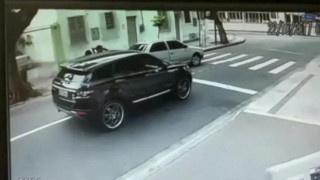 Σταμάτησαν με όπλα γνωστό τερματοφύλακα και του έκλεψαν το αμάξι (vid)