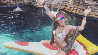 Η κόρη του Μάικλ    Τζάκσον και πάλι topless! (pics)