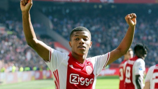 ΕΚΠΛΗΚΤΙΚΗ ντρίμπλα αλά Μπερμπάτοφ από τον Νέρες του Αγιαξ