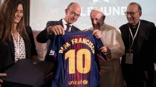 Ο Πάπας Φραγκίσκος...ανανέωσε    με την Μπαρτσελόνα!