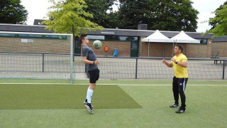 Ένα           Ελληνόπουλο           στα χέρια του Κυζερίδη