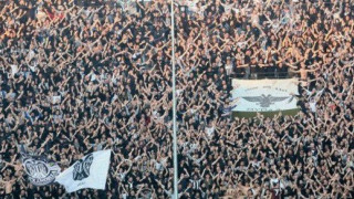 Ή στραβός       είναι ο   γιαλός ή στραβά αρμενίζουν