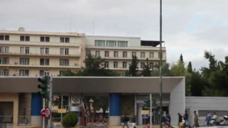 Η στιγμή της εισβολής του Ρουβίκωνα στο Υπουργείο Άμυνας (ΒΙΝΤΕΟ)