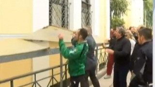 Έξαλλος ο πατέρας της Δώρας Ζέμπερη έξω από τα δικαστήρια (ΒΙΝΤΕΟ)