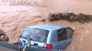 Έλληνας τραγουδιστής για την πλημμύρα: «Πάλευα μέσα στα νερά για ώρες»