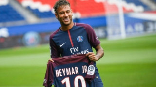 Ο μπαμπάς   Νειμάρ  έσπρωξε τον γιο του στην Παρί!