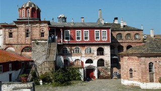 H Μονή Βατοπεδίου στον Άρειο Πάγο για τη λίμνη Βιστωνίδα!